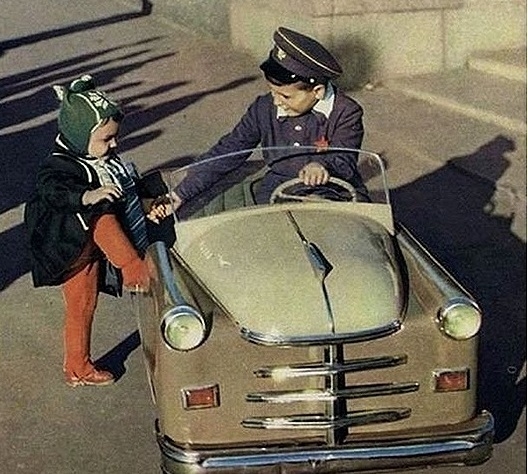 Фото: Машинка педальная для детей, 50-х годов