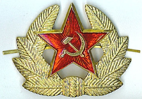 Фото: Звезда с эмблемой к головным уборам военнослужащих срочной службы ВС СССР, 1945 год