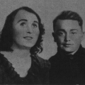 Олег Кошевой с матерью Еленой Кошевой, 1941 год