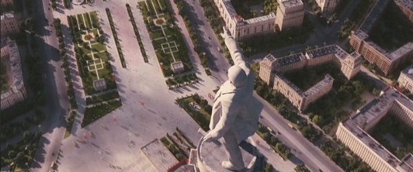 Фото: Статуя Ленина на непостроенном  Дворце Советов- высотой 100 метров. 1934 год