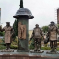 Памятник режиссеру Георгию Данелия и его героям из фильма Мимино. Тбилиси.
