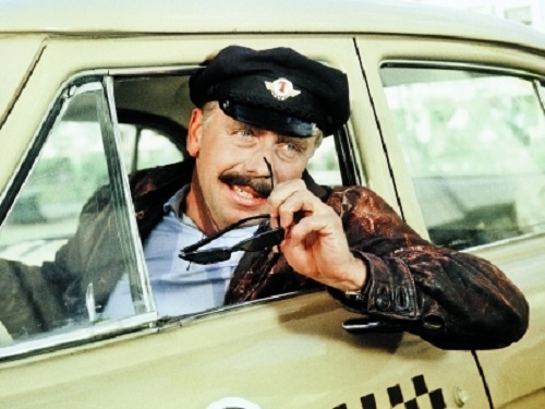 Фото: А. Папанов в роли таксиста Лелика. Бриллиантовая рука.