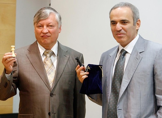 Фото: Извечные противники А. Карпов и Г. Каспаров, 2010 год