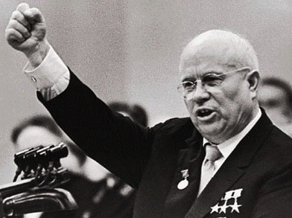 Фото: Привычка лидера Хрущева размахивать руками во время выступления, сыграла с ним злую шутку 