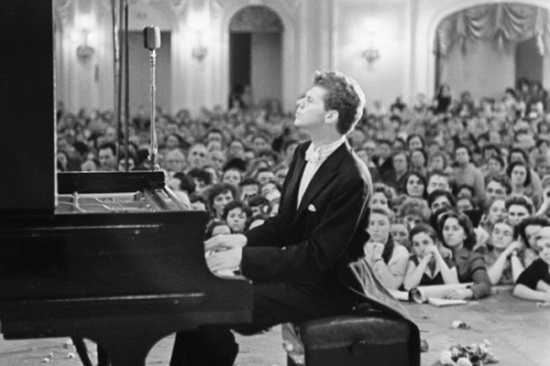 Фото: Ван Клиберн - американский пианист, ставший первым лауреатом I Международного конкурса им. П. И. Чайковского в Москве 