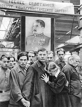 Фото: Трудящиеся скорбят о Сталине
