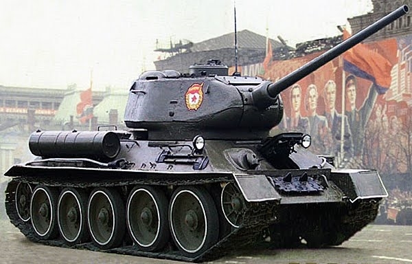 Фото: Победный танк Т-34, 1944 год