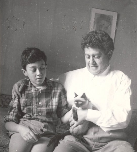 Фото: Писатель Виктор Драгунский с сыном Денисом.