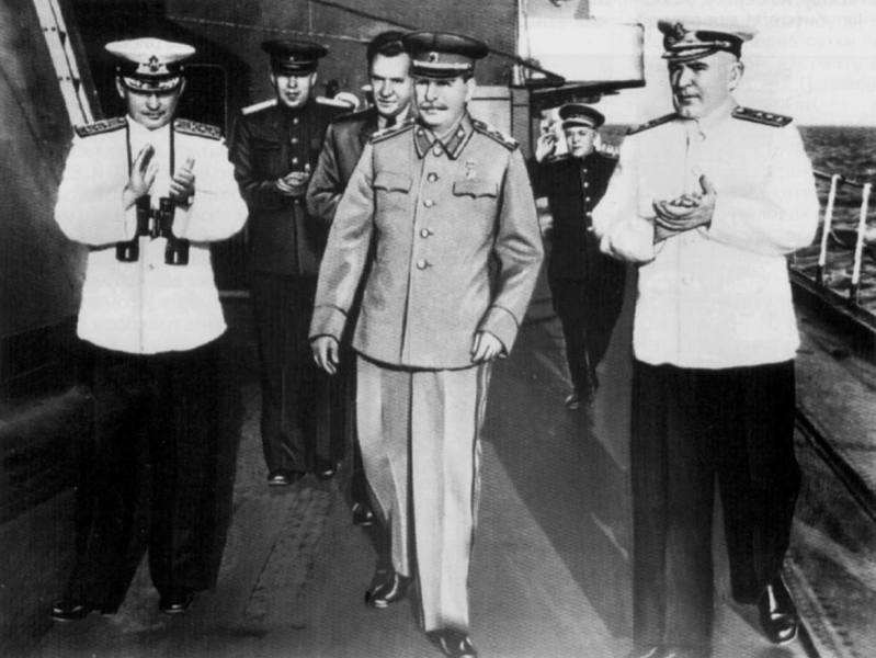Фото: Сталин продолжал носить маршальскую форму