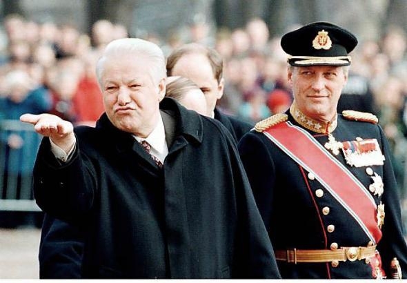 Фото: Придя на  должность  (МГК) КПСС, Ельцин уволил многих руководящих работников МГК КПСС и первых секретарей райкомов.