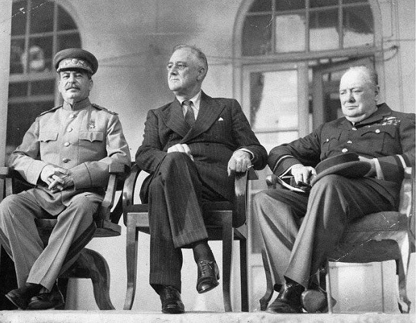 Фото: Уставшие лидеры Антигитлеровской коалиции на Ялтинской конференции 1945 года