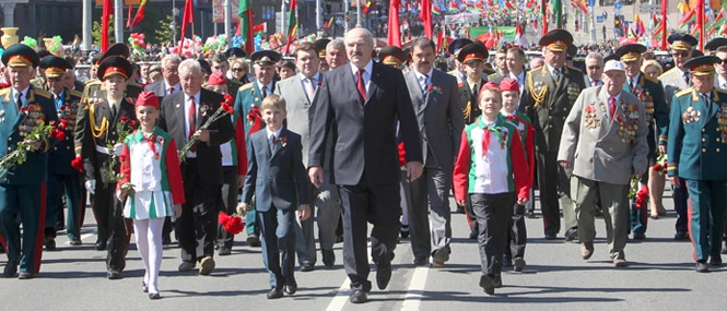 Фото: Александр Лукашенко на празднованиях  70 летия Дня Победы