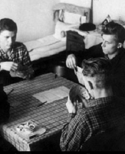 Фото: Азартная игра в преферанс, популярная в СССР