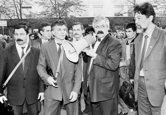Фото: Александр Руцкой в дни политического кризиса осенью 1993 года