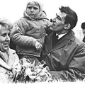 Анатолий Фирсов с женой и ребенком