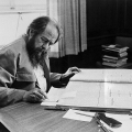 В 1974-м, после опубликования в Париже книги «Архипелаг ГУЛАГ», Солженицын был арестован, признан виновным в государственной измене, лишен гражданства и приговорен к высылке из СССР