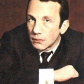 Крамаров Савелий Викторович — советский и американский актёр театра и кино, заслуженный артист РСФСР