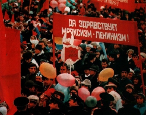 Фото: Красный Октябрь. народная демонстрация на 7 ноября.