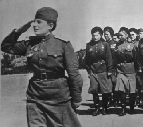 Фото: Женщины на  ВОВ. 1943 год