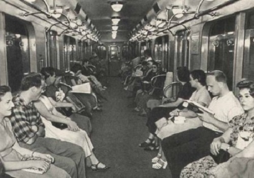 Фото: В московском метро 1955 год. Повседневная мода в СССР 50х