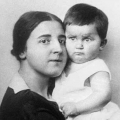 Светлана Аллилуева с матерью