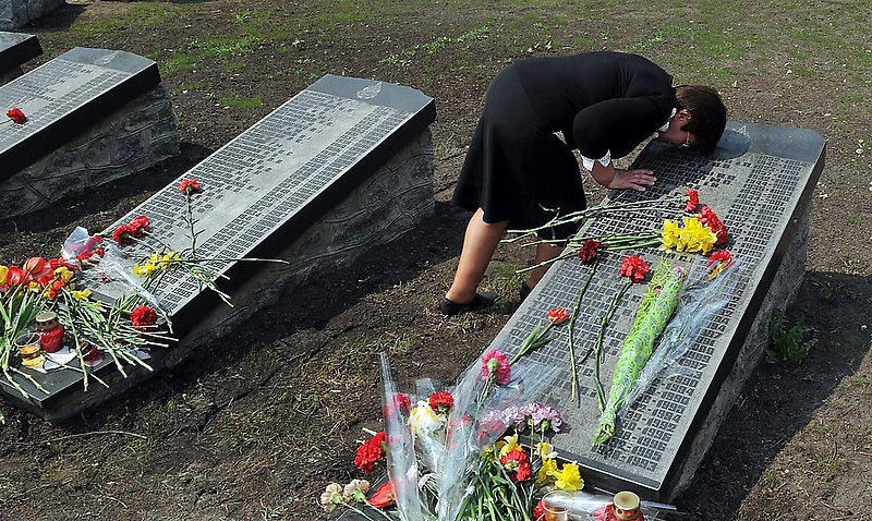Фото: Памятник жертвам Чернобыля в Киеве