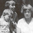 Марина Цветаева с детьми Георгием и Ариадной в Праге, 1928 год