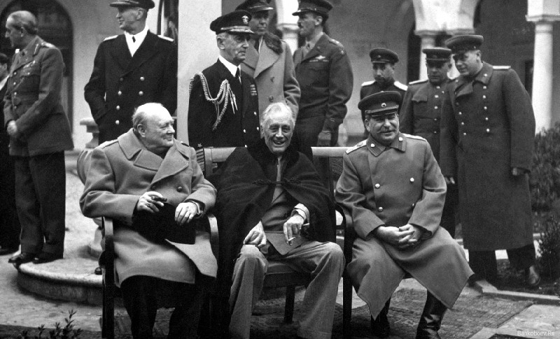 Фото: Черчилль, Рузвельт и Сталин