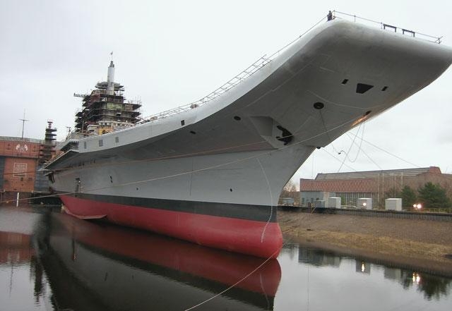 Фото: советский и российский тяжёлый авианесущий крейсер