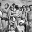 Группа советских отдыхающих в купальниках