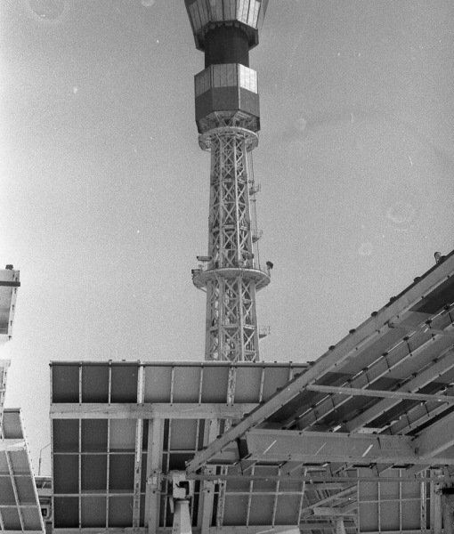 Фото:       Башня солнечной электростанции в Крыму, Щелкино, 1985 год