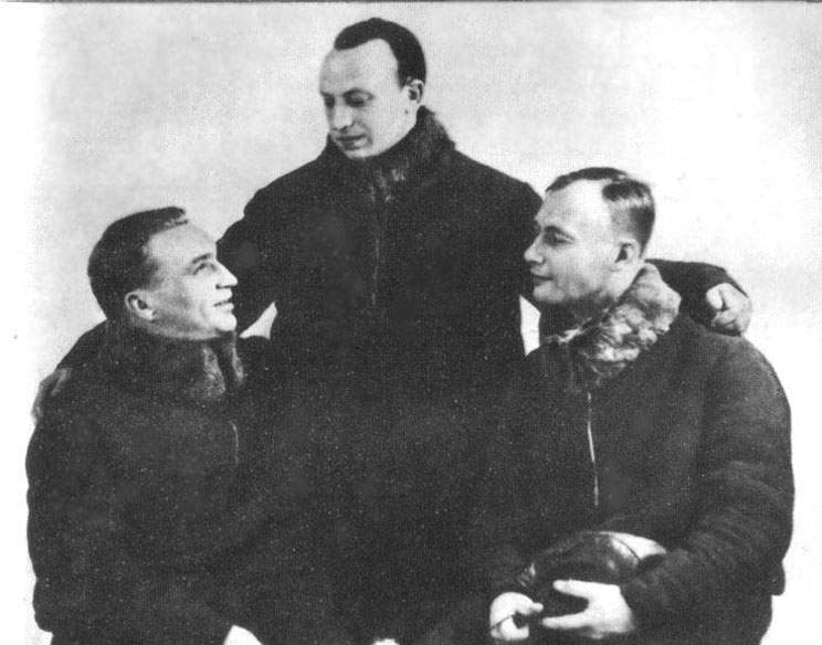Фото: В.П. Чкалов, Г.Ф. Байдуков, А.В. Беляков. Париж, 1936г
