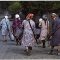 Один день из жизни СССР. С. Майз, США. Бригада  бабушек идет на работу по улицам Тбилиси